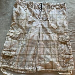 MENS SHORTS SIZE 32